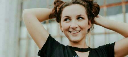 Face Yoga und natürliche Anti-Aging Seren