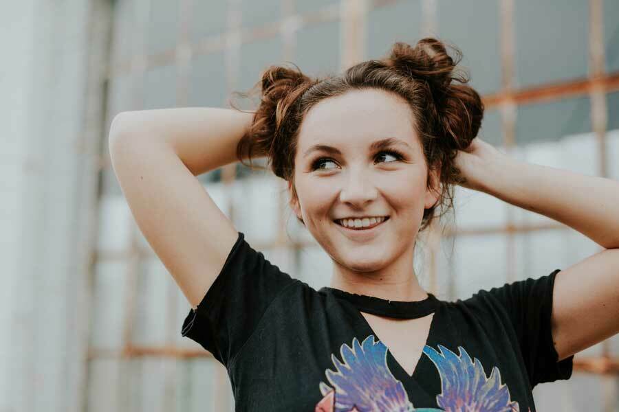 Face Yoga und natürliche Anti-Aging Seren