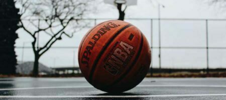 Basketball: beliebte Sportart spielen und trainieren