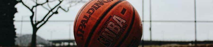 Basketball: beliebte Sportart spielen und trainieren